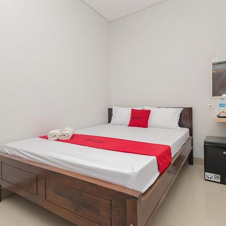 Reddoorz @ Gedangan Sidoarjo Hotel Exterior photo