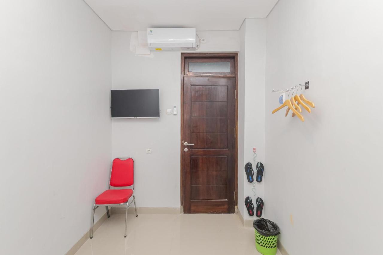 Reddoorz @ Gedangan Sidoarjo Hotel Exterior photo